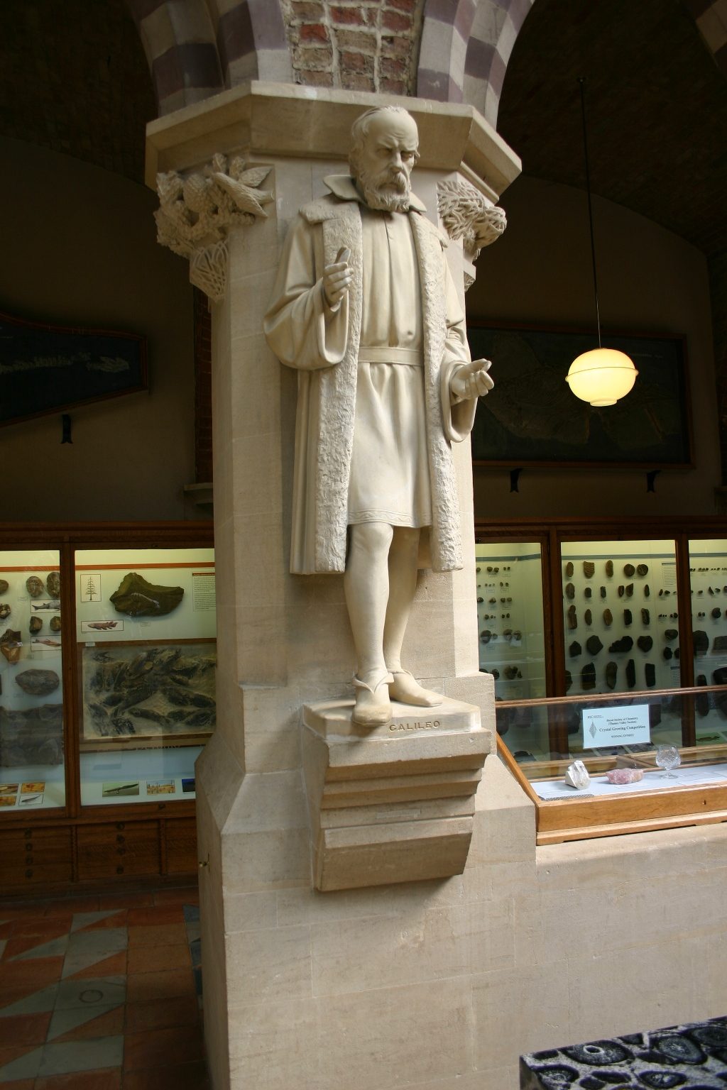 Galileo Galilei's statue, Oxford University Museum of Natural History, Oxford - 01.JPG